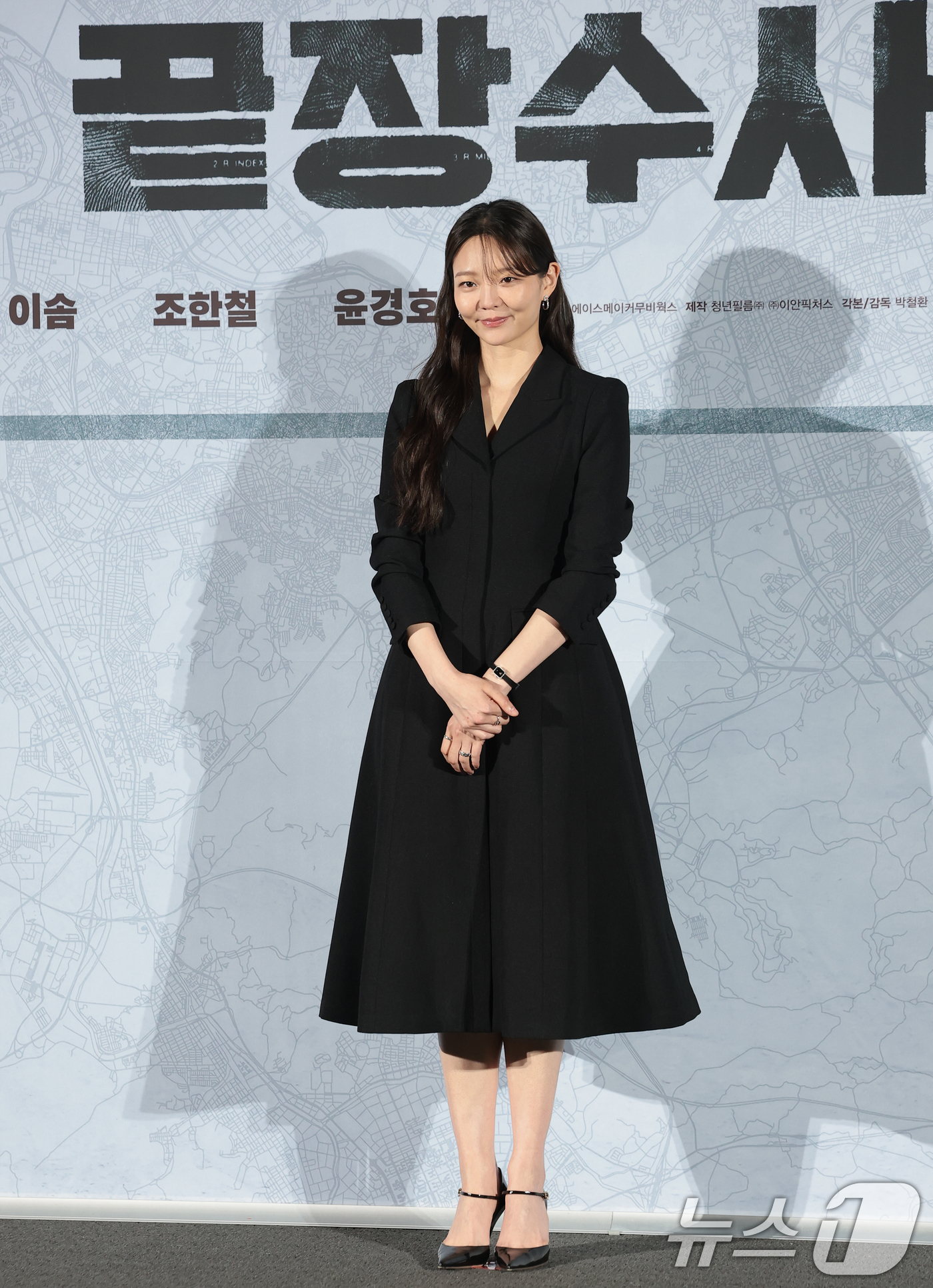 (서울=뉴스1) 권현진 기자 = 배우 이솜이 9일 서울 용산구 CGV 용산아이파크몰에서 열린 영화 ‘끝장수사’(각본/감독 박철환) 제작보고회에 참석해 포즈를 취하고 있다.‘끝장수사 …