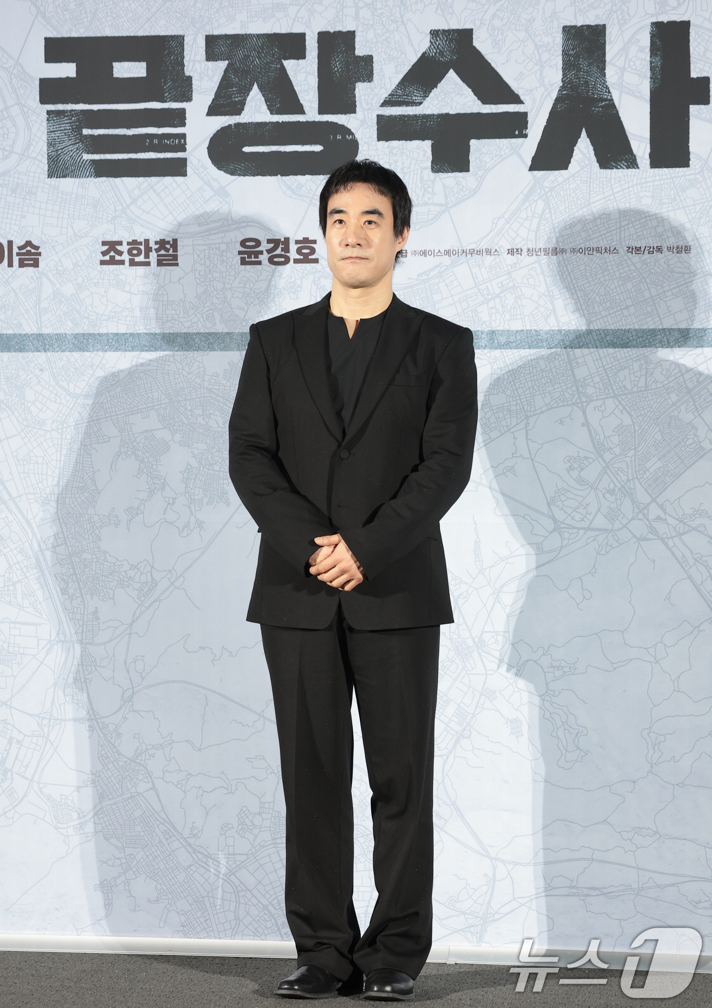 (서울=뉴스1) 권현진 기자 = 배우 배성우가 9일 서울 용산구 CGV 용산아이파크몰에서 열린 영화 ‘끝장수사’(각본/감독 박철환) 제작보고회에 참석해 포즈를 취하고 있다.‘끝장수 …