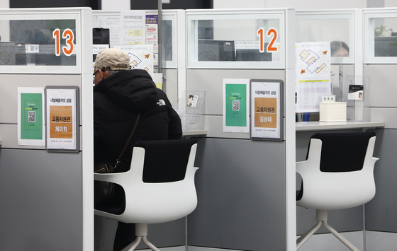 신규 일자리 1년새 25만개 증발···60대 이상도 줄어