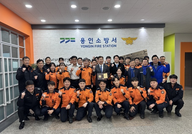 "16년 숙원 미지급 수당 341억 해결"…소방노조, 이상식 의원에 감사패
