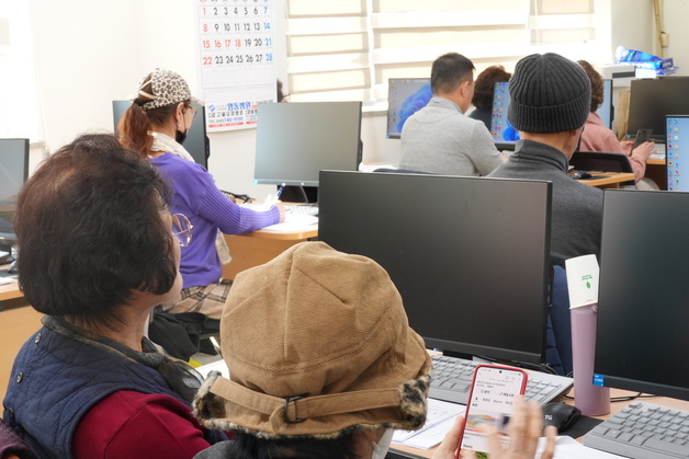 영동군노인복지관 시니어 유튜버 양성 교육