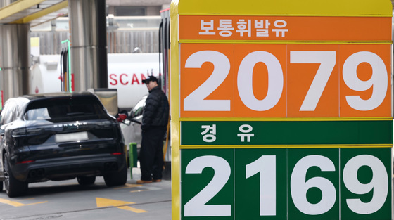 기름값 고공행진에 유통업계 '긴장'…"배송 중단·물가 상승 우려"