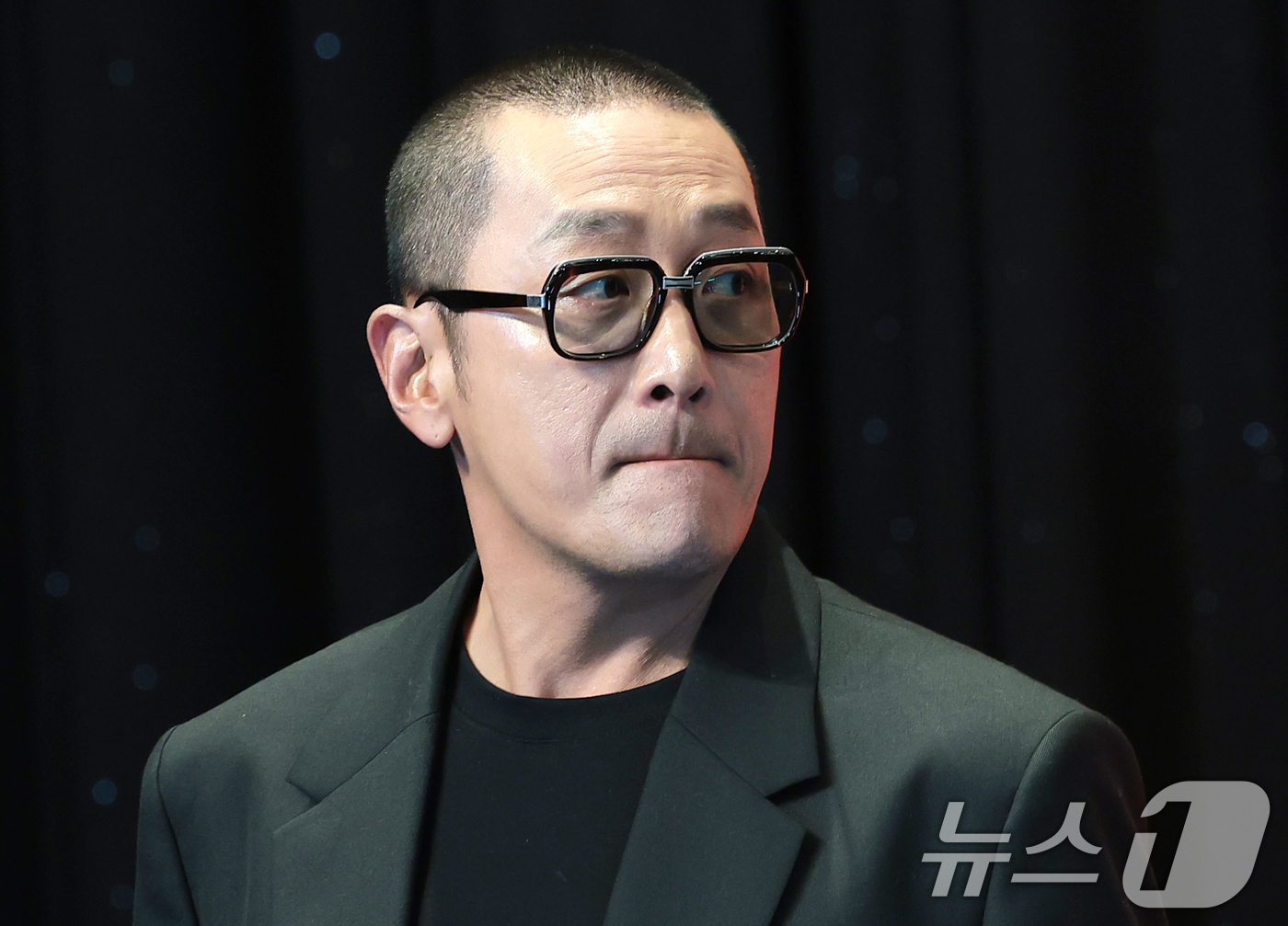 (서울=뉴스1) 권현진 기자 = 배우 하정우가 9일 서울 구로구 더 링크호텔 서울에서 열린 tvN 새 토일드라마 ‘대한민국에서 건물주 되는 법’ 제작발표회에 참석하고 있다.‘대한민 …