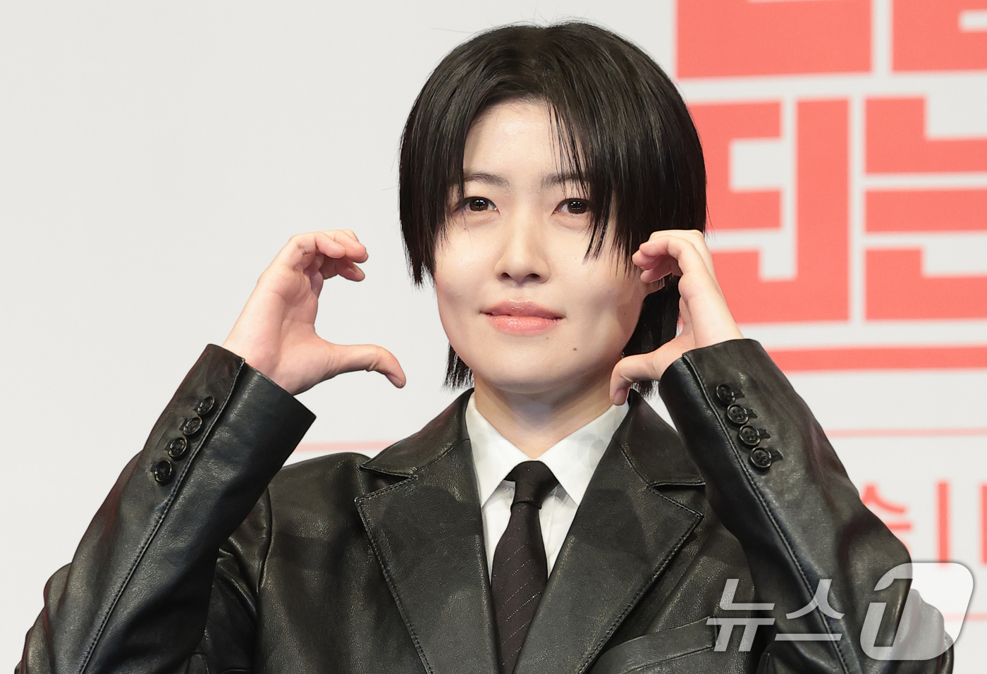 (서울=뉴스1) 권현진 기자 = 배우 심은경이 9일 서울 구로구 더 링크호텔 서울에서 열린 tvN 새 토일드라마 ‘대한민국에서 건물주 되는 법’ 제작발표회에서 포즈를 취하고 있다. …