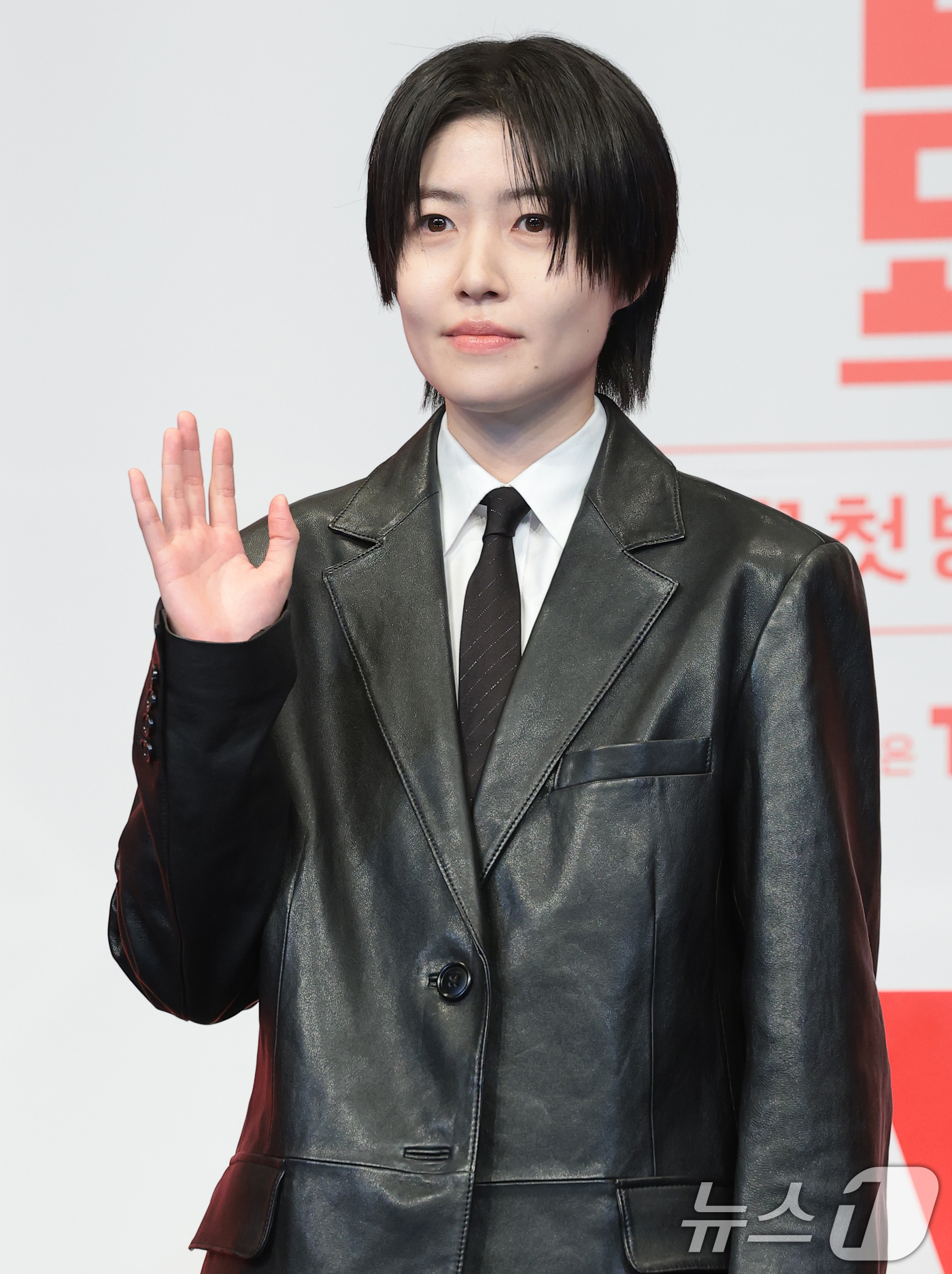 (서울=뉴스1) 권현진 기자 = 배우 심은경이 9일 서울 구로구 더 링크호텔 서울에서 열린 tvN 새 토일드라마 ‘대한민국에서 건물주 되는 법’ 제작발표회에서 포즈를 취하고 있다. …