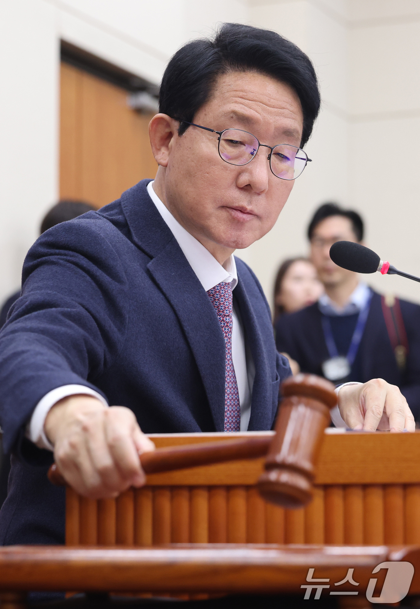 (서울=뉴스1) 신웅수 기자 = 김상훈 위원장이 9일 서울 여의도 국회에서 열린 대미투자특별법 처리를 위한 특별위원회에서 한미 전략적 투자 관리를 위한 특별법안(대미투자특별법)을 …