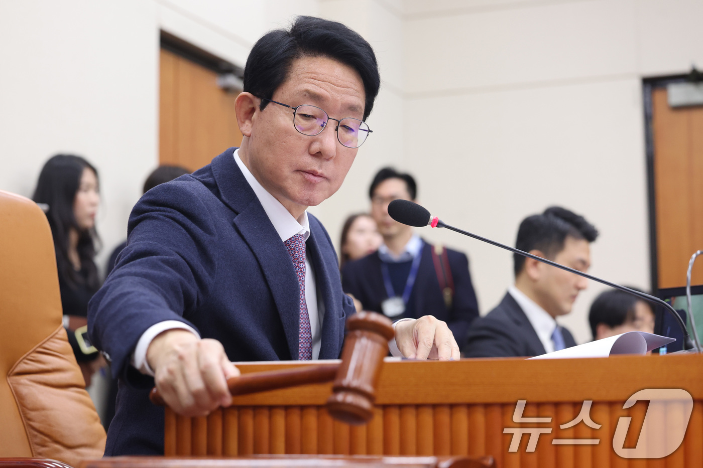 (서울=뉴스1) 신웅수 기자 = 김상훈 위원장이 9일 서울 여의도 국회에서 열린 대미투자특별법 처리를 위한 특별위원회에서 한미 전략적 투자 관리를 위한 특별법안(대미투자특별법)을 …