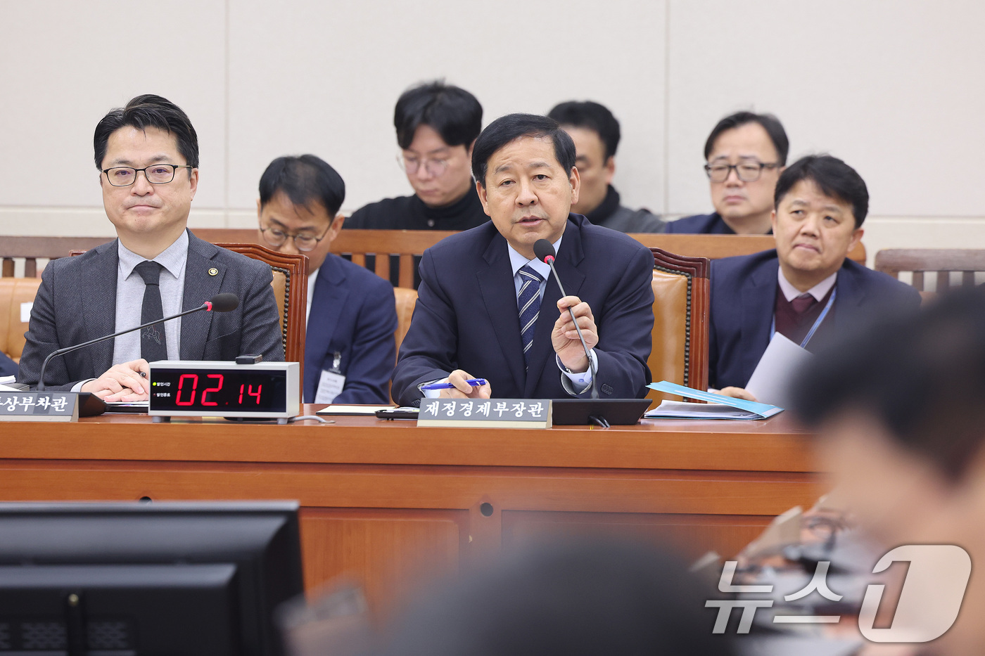 (서울=뉴스1) 신웅수 기자 = 구윤철 부총리 겸 재정경제부 장관이 9일 서울 여의도 국회에서 열린 대미투자특별법 처리를 위한 특별위원회에서 의원 질의에 답변하고 있다. 2026. …