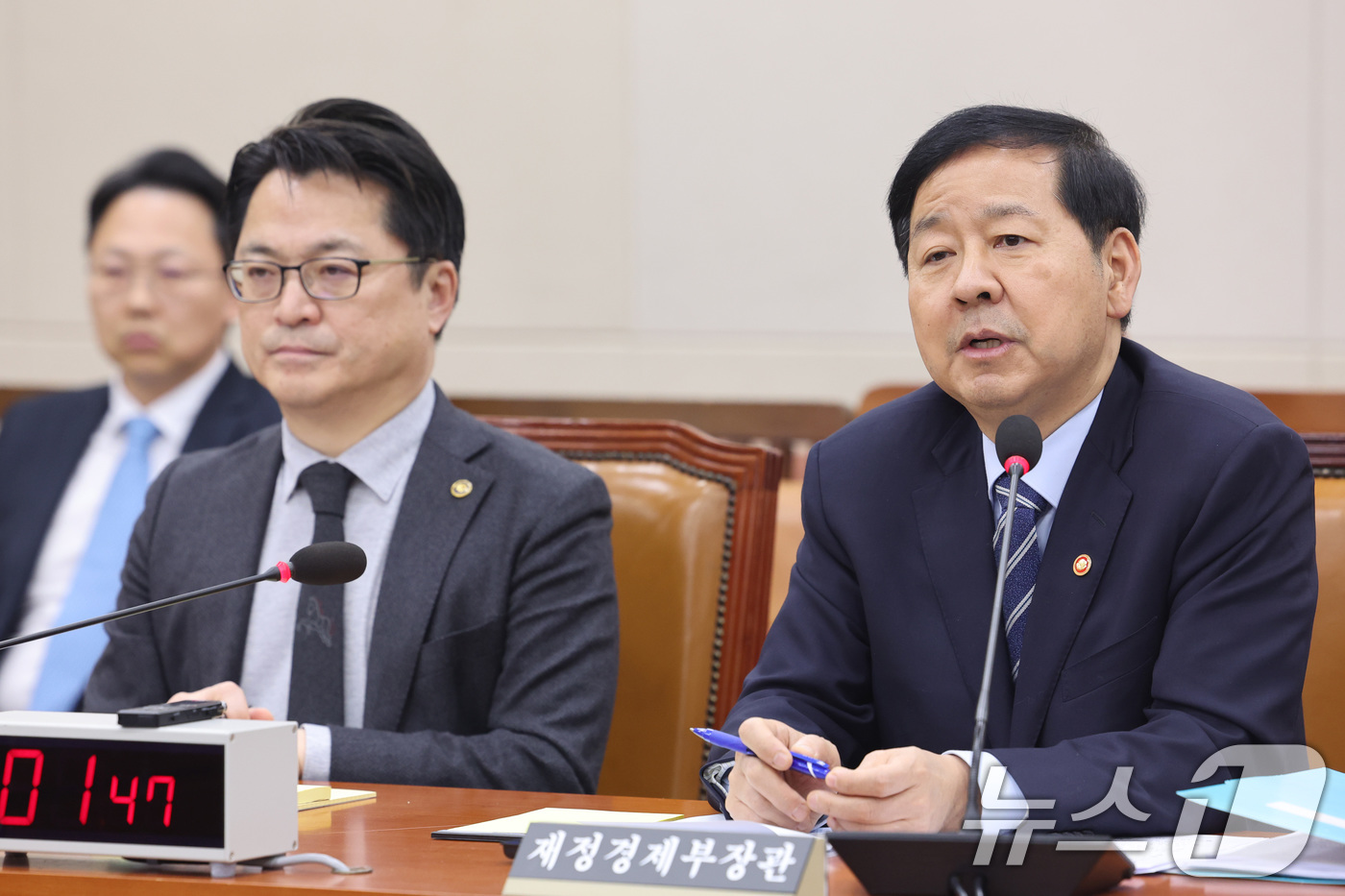 (서울=뉴스1) 신웅수 기자 = 구윤철 부총리 겸 재정경제부 장관이 9일 서울 여의도 국회에서 열린 대미투자특별법 처리를 위한 특별위원회에서 의원 질의에 답변하고 있다. 2026. …