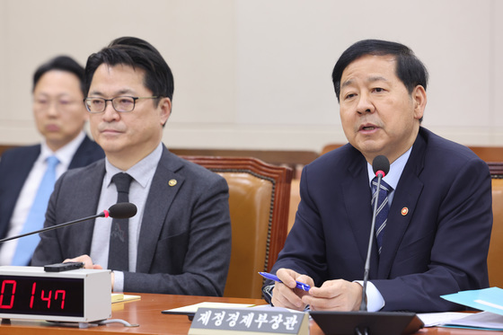 대미투자특위 답변하는 구윤철 부총리