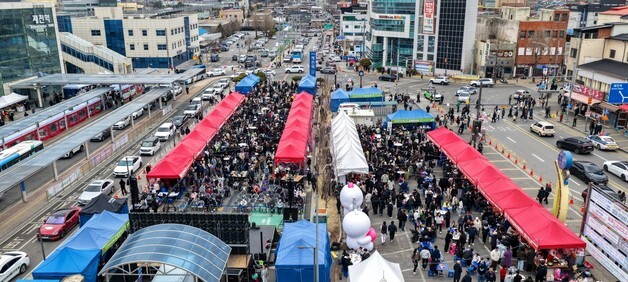'제천 매운맛' 빨간오뎅축제 1만9000명 발길…3억원어치 팔렸다