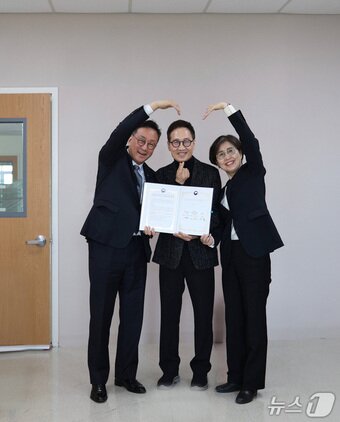 본문 이미지 - 생명나눔 공동 홍보대사 위촉 단체사진(한국장기조직기증원 제공)