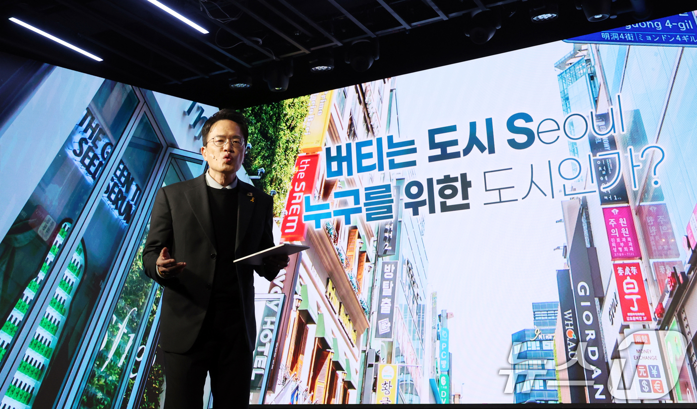 (서울=뉴스1) 황기선 기자 = 서울시장 출마를 선언한 박주민 더불어민주당 의원이 9일 오후 서울 마포구 가온스테이지에서 열린 '새로운 서울 설계도' 비전 선포식에서 공약을 발표하 …