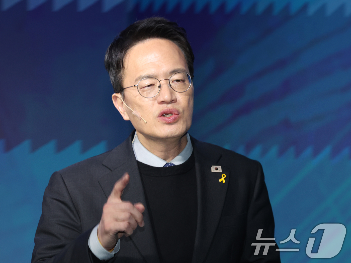 (서울=뉴스1) 황기선 기자 = 서울시장 출마를 선언한 박주민 더불어민주당 의원이 9일 오후 서울 마포구 가온스테이지에서 열린 '새로운 서울 설계도' 비전 선포식에서 공약을 발표하 …