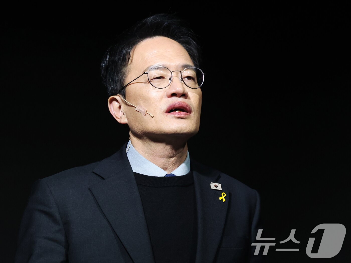 본문 이미지 - 서울시장 출마를 선언한 박주민 더불어민주당 의원이 9일 오후 서울 마포구 가온스테이지에서 열린 '새로운 서울 설계도' 비전 선포식에서 공약을 발표하고 있다. 2026.3.9 ⓒ 뉴스1 황기선 기자