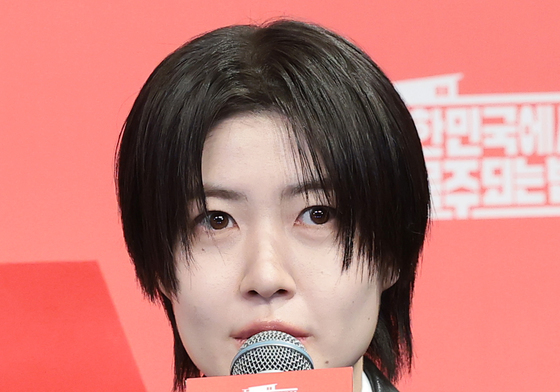 인사말 하는 '건물주' 심은경