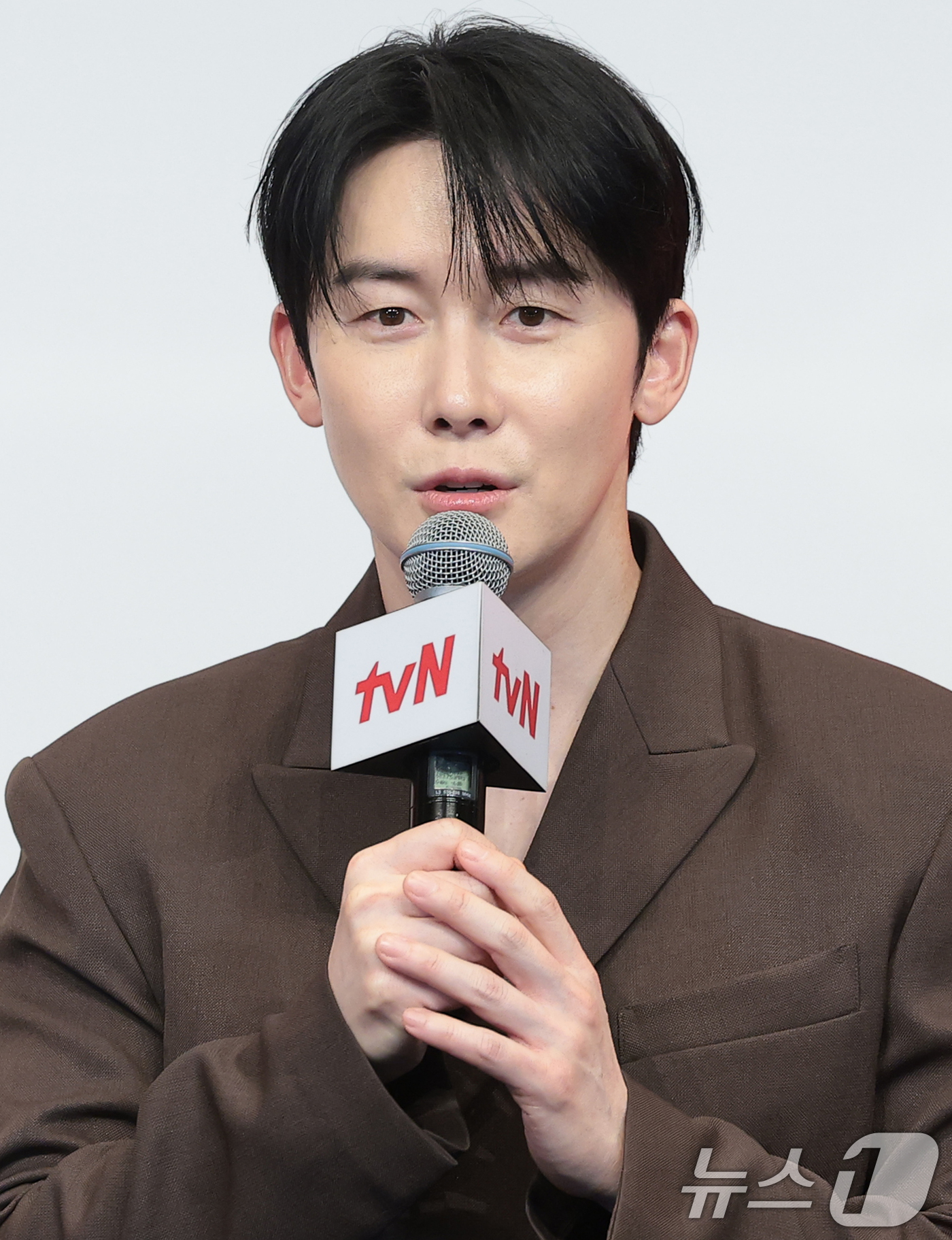 (서울=뉴스1) 권현진 기자 = 배우 김준한이 9일 서울 구로구 더 링크호텔 서울에서 열린 tvN 새 토일드라마 ‘대한민국에서 건물주 되는 법’ 제작발표회에서 인사말을 하고 있다. …