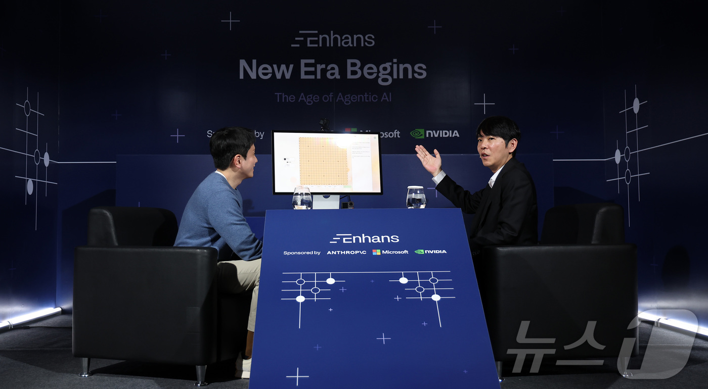 (서울=뉴스1) 박정호 기자 = 바둑기사 이세돌 9단이 9일 서울 종로구 포시즌스호텔에서 AI 스타트업 인핸스가 주최한 '에이전틱 AI 상용화 글로벌 캠페인'에 참석해 에이전틱 A …