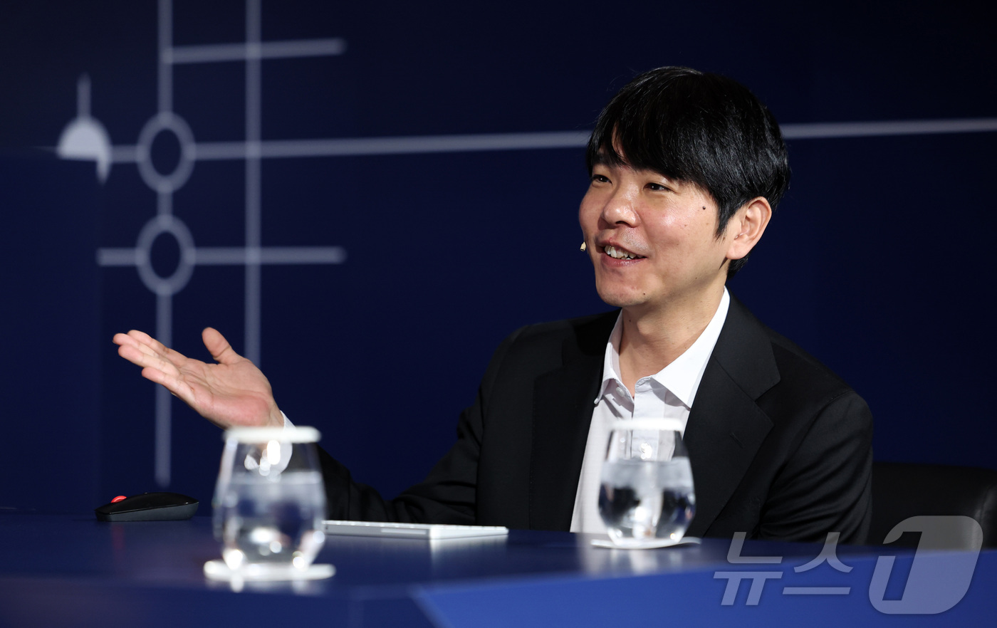 (서울=뉴스1) 박정호 기자 = 바둑기사 이세돌 9단이 9일 서울 종로구 포시즌스호텔에서 AI 스타트업 인핸스가 주최한 '에이전틱 AI 상용화 글로벌 캠페인'에 참석해 에이전틱 A …