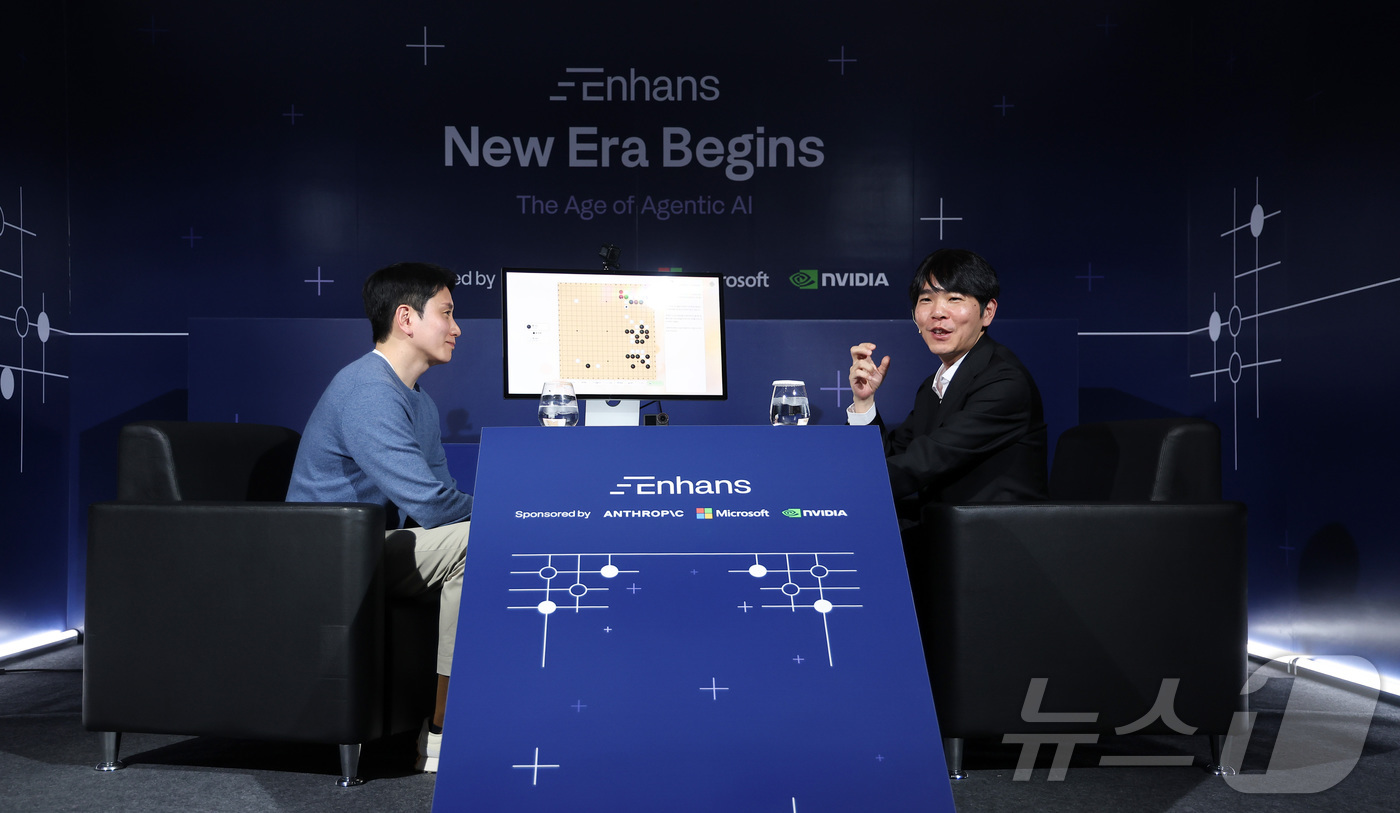 (서울=뉴스1) 박정호 기자 = 바둑기사 이세돌 9단이 9일 서울 종로구 포시즌스호텔에서 AI 스타트업 인핸스가 주최한 '에이전틱 AI 상용화 글로벌 캠페인'에 참석해 에이전틱 A …