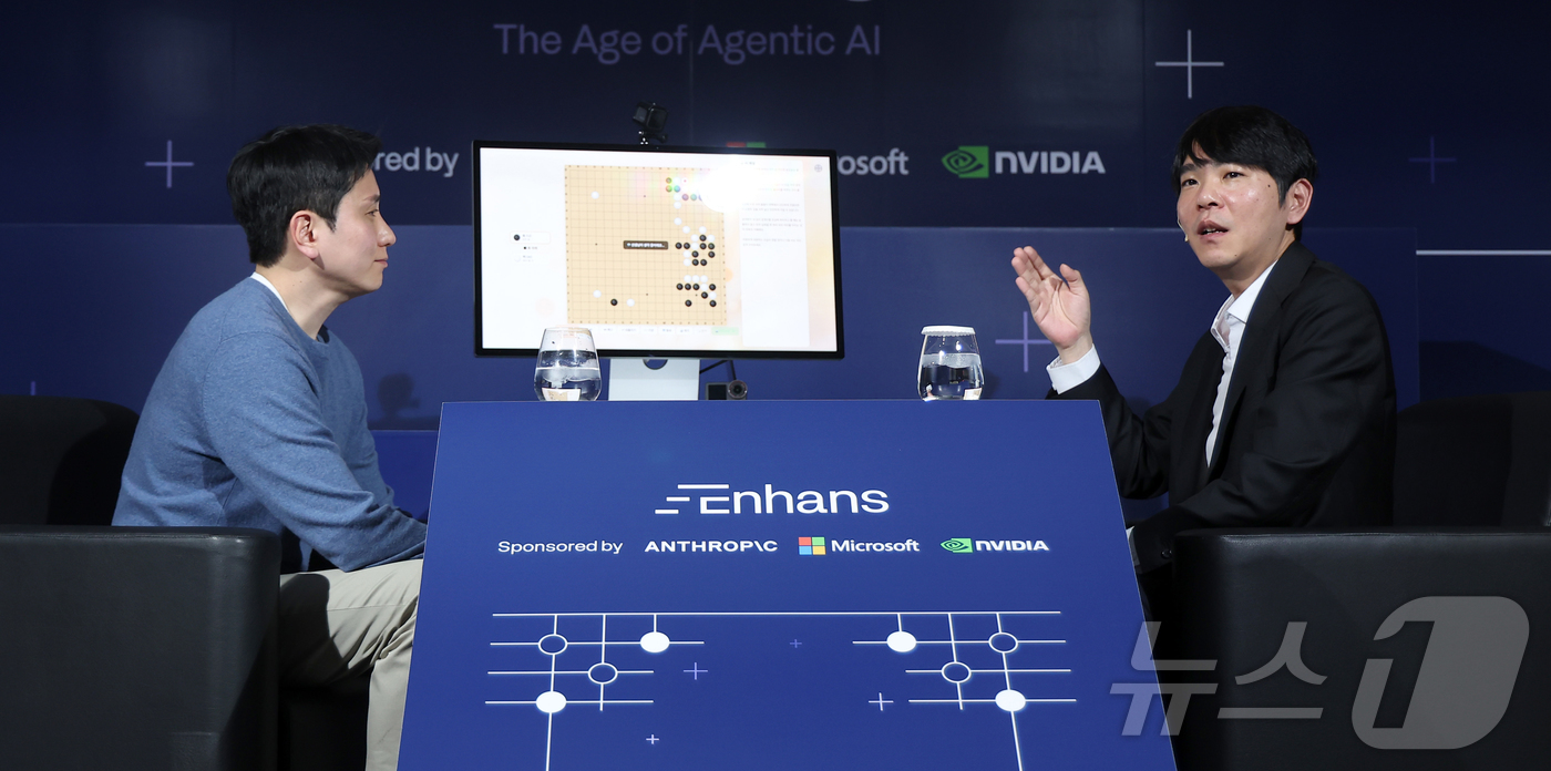 (서울=뉴스1) 박정호 기자 = 바둑기사 이세돌 9단이 9일 서울 종로구 포시즌스호텔에서 AI 스타트업 인핸스가 주최한 '에이전틱 AI 상용화 글로벌 캠페인'에 참석해 에이전틱 A …