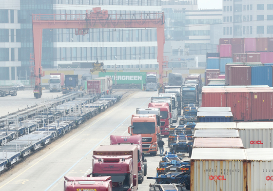 "한번에 5묶음씩 구매"…'비닐 대란' 우려에 종량제봉투 사재기 조짐