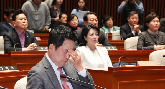 긴급 의원총회 생각 잠긴 장동혁