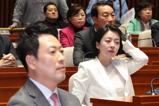 의원총회 참석한 배현진