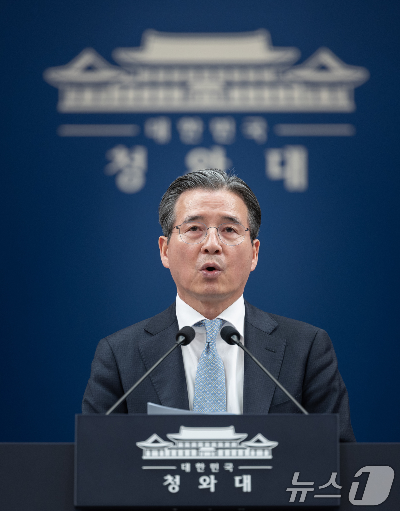 (서울=뉴스1) 이재명 기자 = 김용범 정책실장이 9일 청와대 춘추관에서 중동 상황 등 비상경제점검회의 관련 브리핑을 하고 있다. 2026.3.9/뉴스1