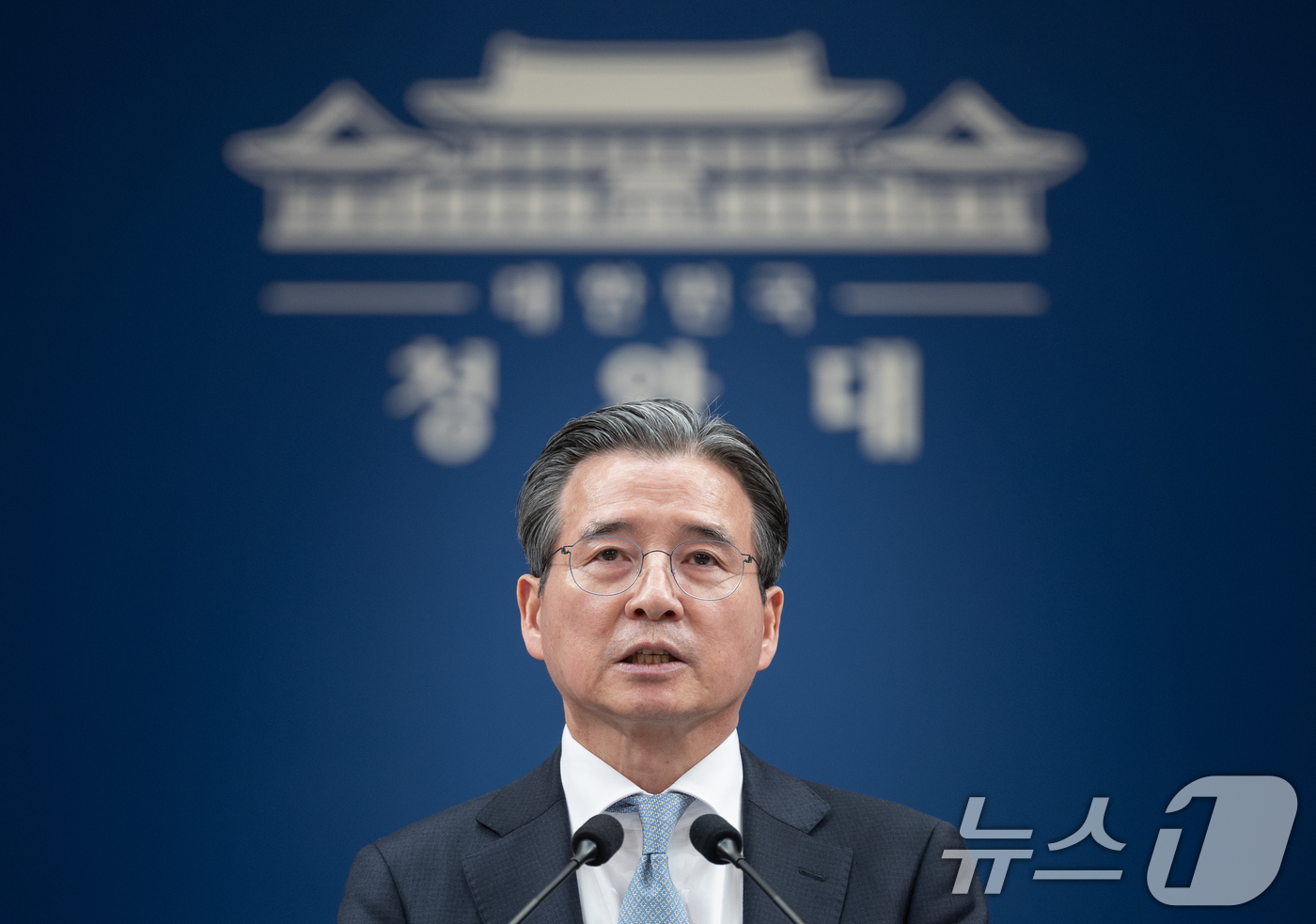 (서울=뉴스1) 이재명 기자 = 김용범 정책실장이 9일 청와대 춘추관에서 중동 상황 등 비상경제점검회의 관련 브리핑을 하고 있다. 2026.3.9/뉴스1