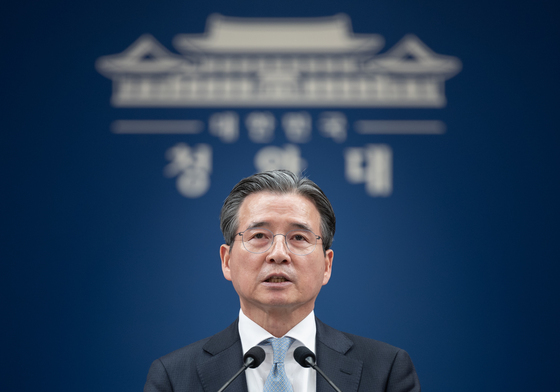 靑 "최고가격제 금주 추진…2주 뒤 유류세 인하도 검토"(종합)