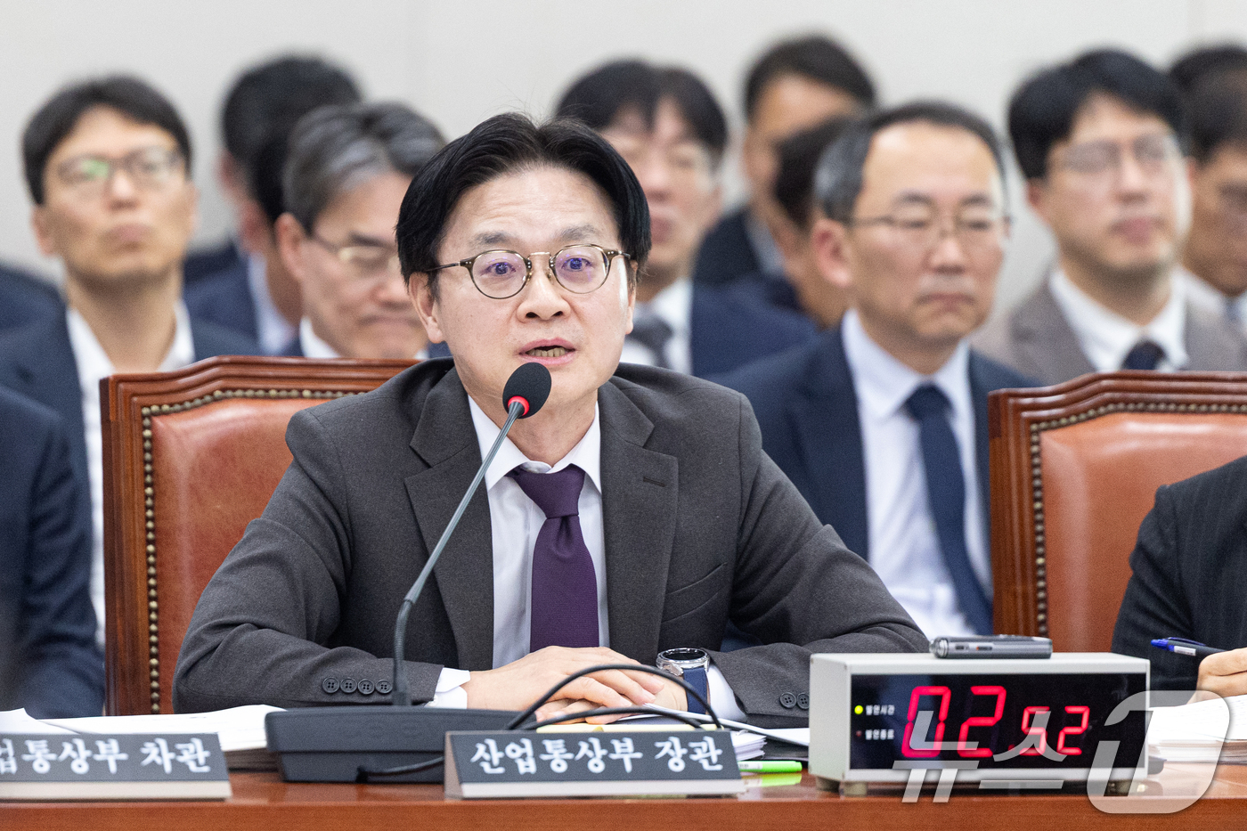 (서울=뉴스1) 이승배 기자 = 9일 서울 여의도 국회에서 열린 제433회국회(임시회) 산업통상자원중소벤처기업위원회 제1차전체회의에서 김정관 산업통상부 장관이 의원 질의에 답변하고 …