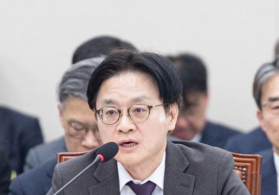 질의 답변하는 김정관 장관