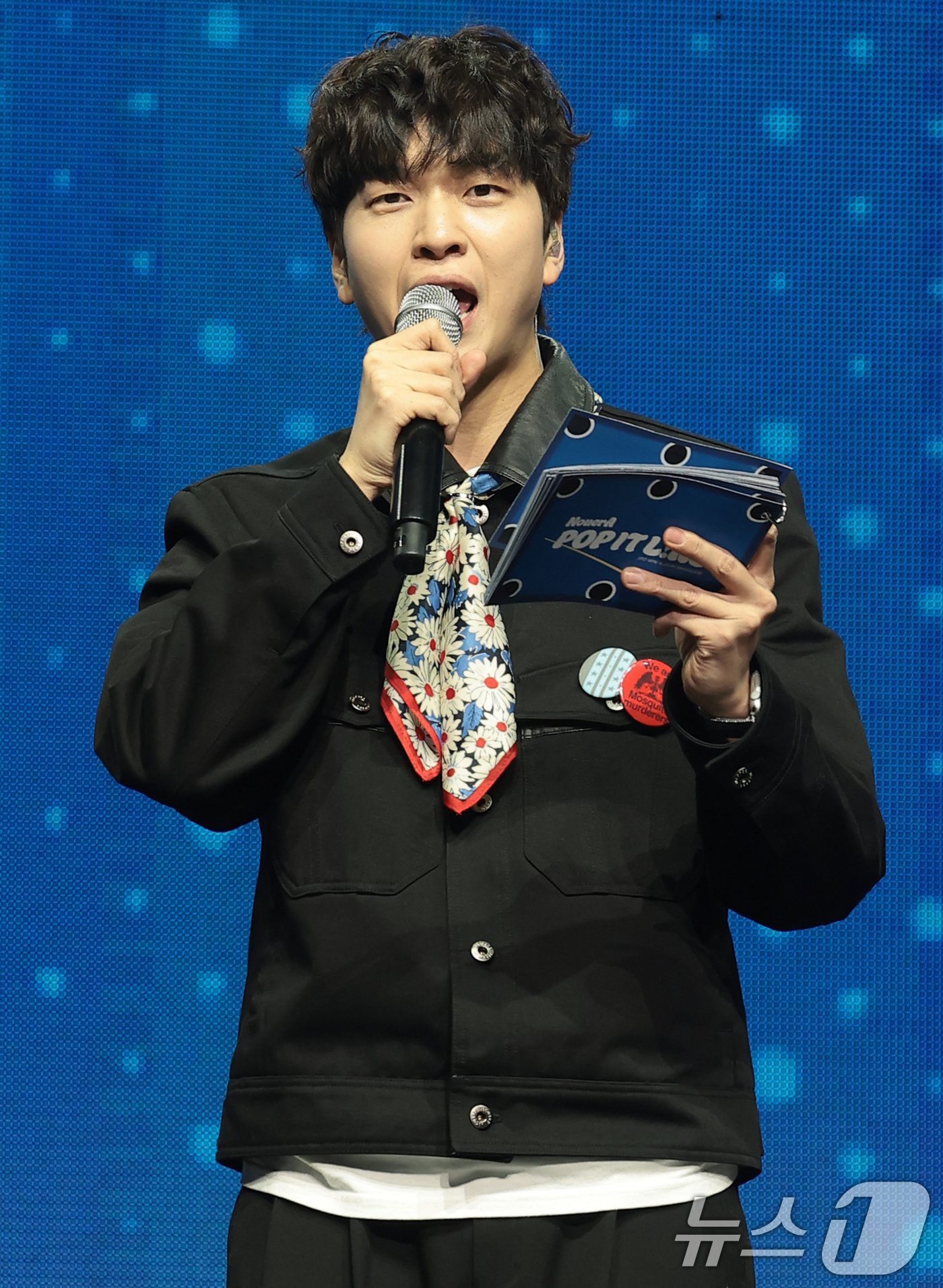 (서울=뉴스1) 권현진 기자 = 방송인 유재필이 9일 서울 광진구 예스24라이브홀에서 열린 누에라 세 번째 미니 앨범  'POP IT LIKE(팝 잇 라이크)‘ 발매 쇼케이스에서 …