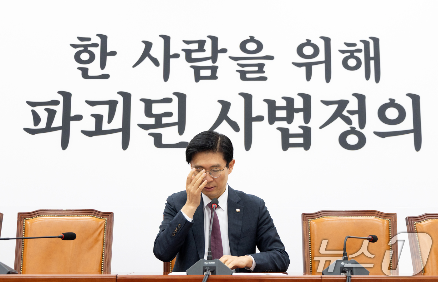 (서울=뉴스1) 이승배 기자 = 조정훈 국민의힘 인재영입위원장이 9일 서울 여의도 국회에서 인재 영입 발표를 하고 있다.이날 발표한 7인은 김예영 경일대학교 스포츠복지학과 교수(8 …