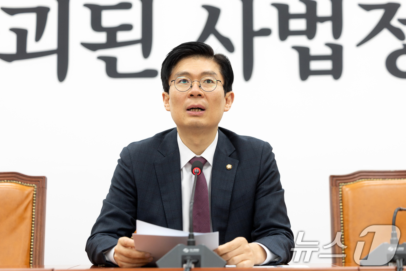 (서울=뉴스1) 이승배 기자 = 조정훈 국민의힘 인재영입위원장이 9일 서울 여의도 국회에서 인재 영입 발표를 하고 있다.이날 발표한 7인은 김예영 경일대학교 스포츠복지학과 교수(8 …