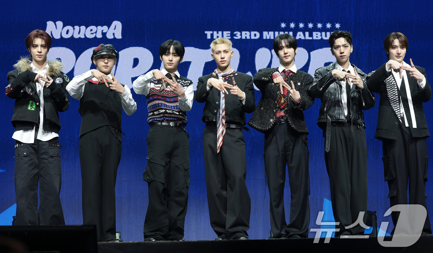 (서울=뉴스1) 권현진 기자 = 그룹 누에라(NouerA) 판(왼쪽부터)과 미라쿠, 린, 유섭, 기현, 현준, 준표가 9일 서울 광진구 예스24라이브홀에서 가진 세 번째 미니 앨범 …