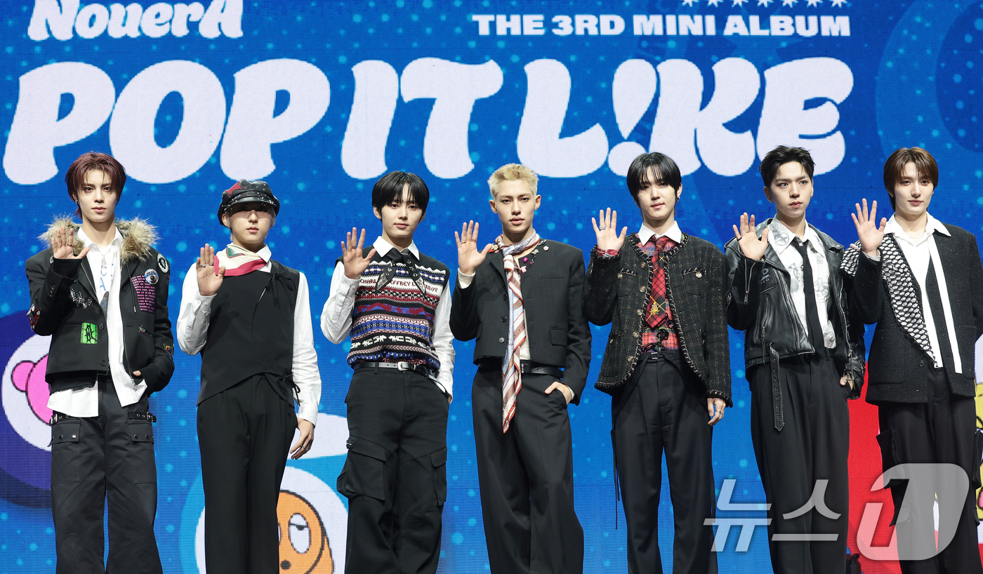 (서울=뉴스1) 권현진 기자 = 그룹 누에라(NouerA) 판(왼쪽부터)과 미라쿠, 린, 유섭, 기현, 현준, 준표가 9일 서울 광진구 예스24라이브홀에서 가진 세 번째 미니 앨범 …