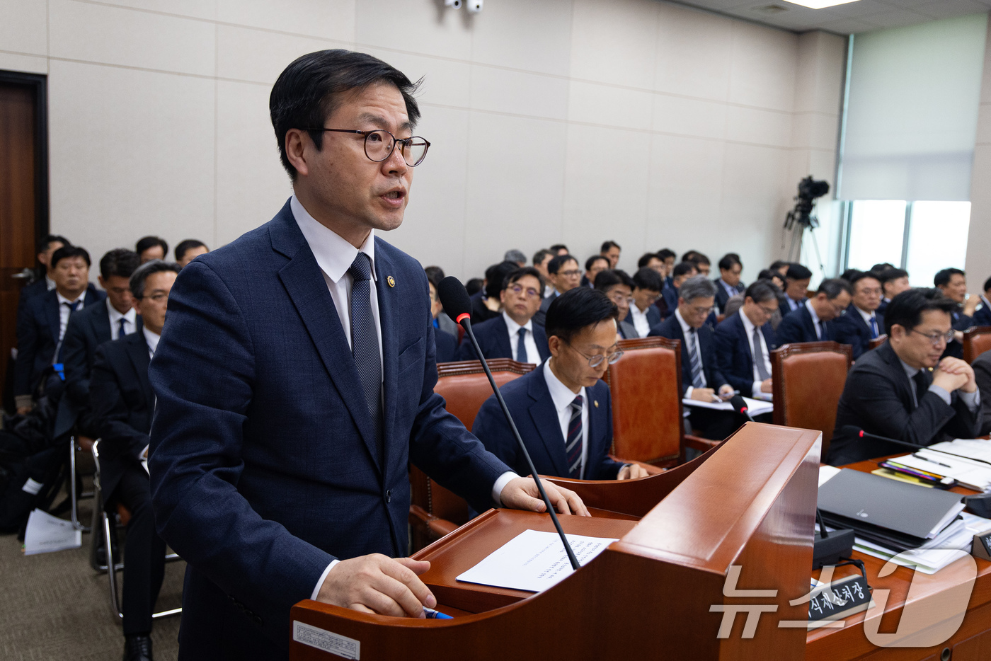(서울=뉴스1) 유승관 기자 = 여한구 산업통상부 통상교섭본부장이 9일 서울 여의도 국회에서 열린 제433회 국회(임시회) 산업통상자원중소벤처기업위원회 제1차 전체회의에서 인사말 …