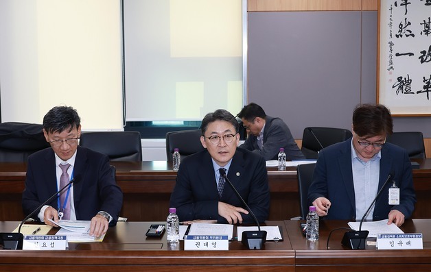 금융위 "부동산 망국병 끊고 생산적 금융으로"…KPI 개선·손실 면책 당부