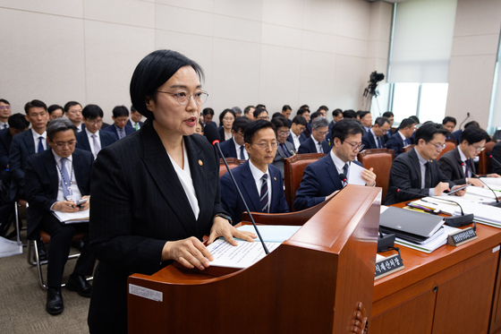 업무보고하는 한성숙 중기부 장관