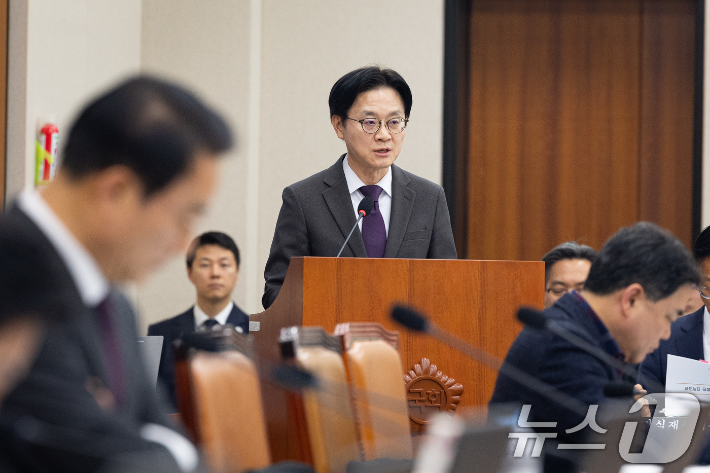 (서울=뉴스1) 유승관 기자 = 김정관 산업통상부 장관이 9일 서울 여의도 국회에서 열린 제433회 국회(임시회) 산업통상자원중소벤처기업위원회 제1차 전체회의에서 인사말 및 업무보 …