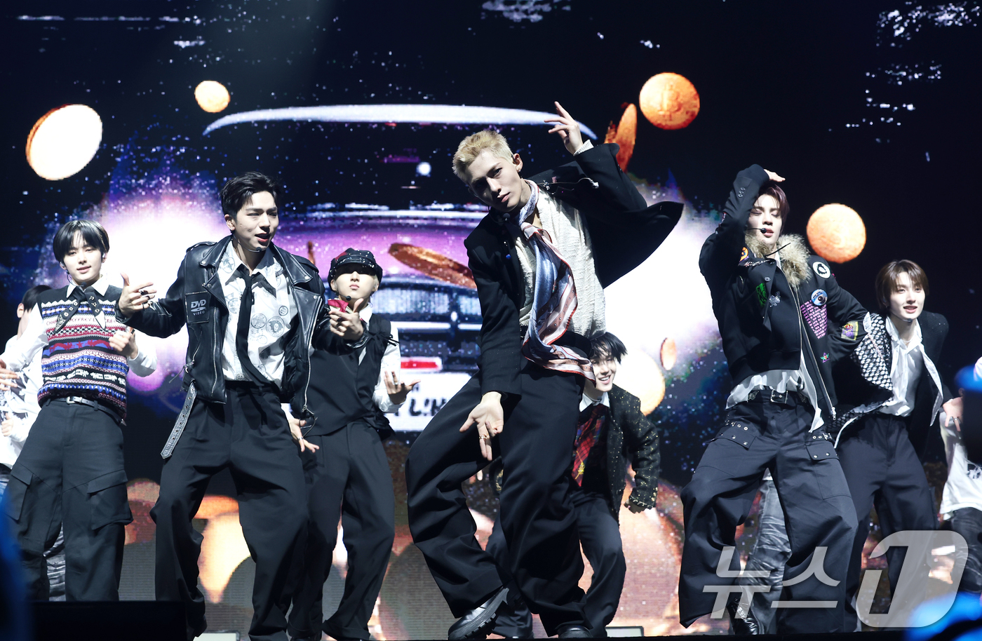 (서울=뉴스1) 권현진 기자 = 그룹 누에라(NouerA)가 9일 서울 광진구 예스24라이브홀에서 가진 세 번째 미니 앨범  'POP IT LIKE(팝 잇 라이크)‘ 발매 쇼케이스 …