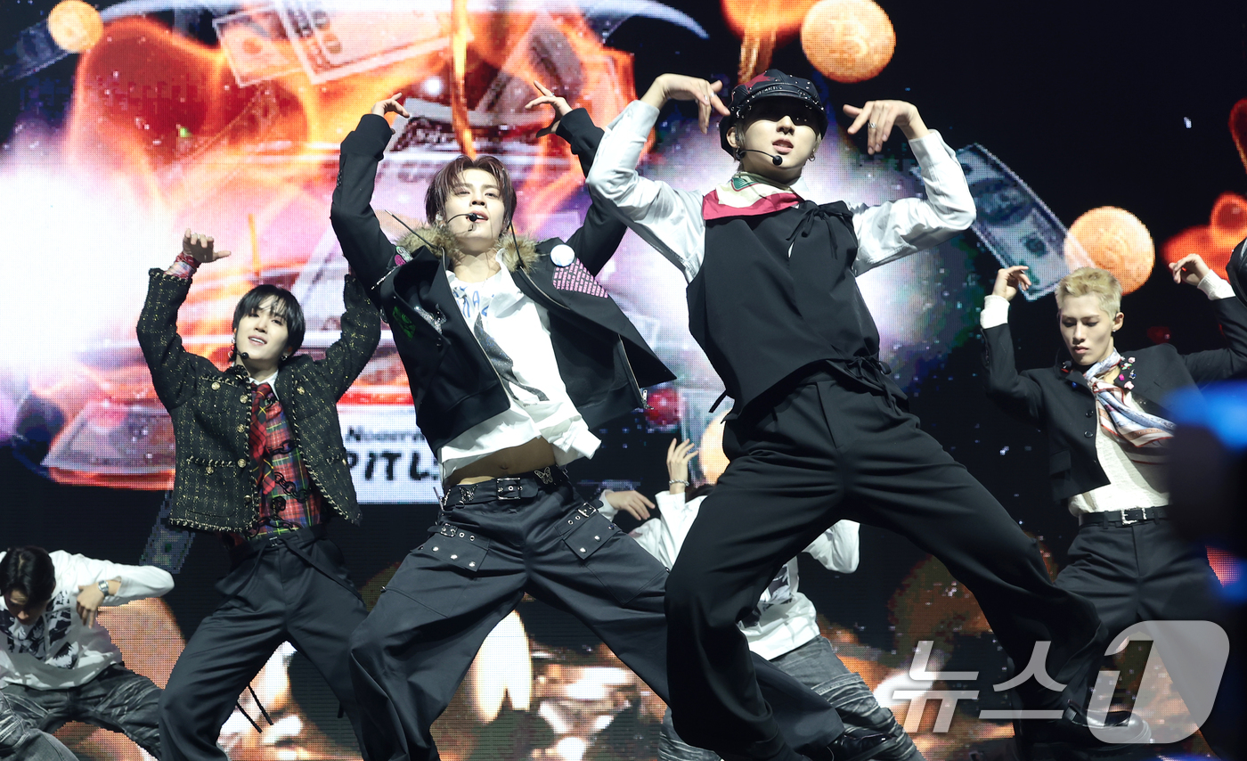 (서울=뉴스1) 권현진 기자 = 그룹 누에라(NouerA)가 9일 서울 광진구 예스24라이브홀에서 가진 세 번째 미니 앨범  'POP IT LIKE(팝 잇 라이크)‘ 발매 쇼케이스 …