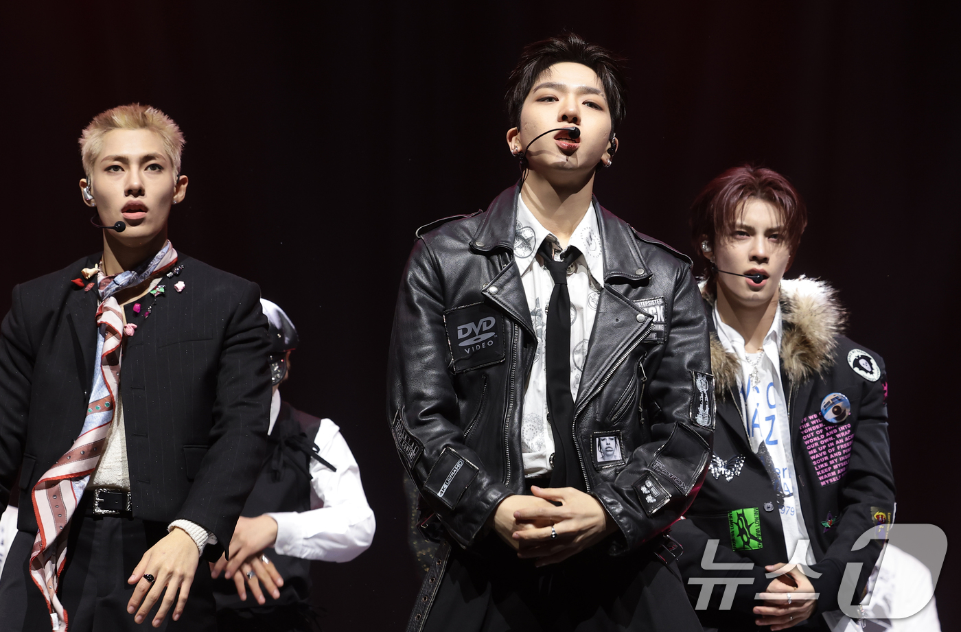 (서울=뉴스1) 권현진 기자 = 그룹 누에라(NouerA) 현준(가운데)이 9일 서울 광진구 예스24라이브홀에서 가진 세 번째 미니 앨범  'POP IT LIKE(팝 잇 라이크)‘ …