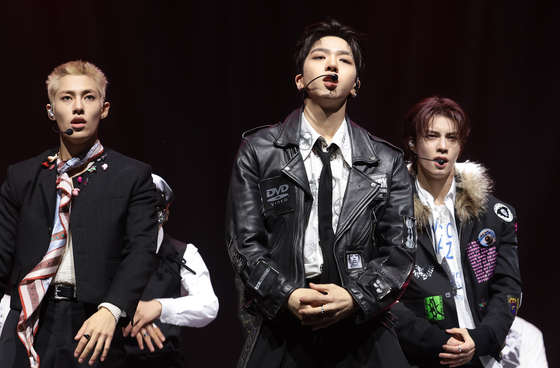 누에라 현준, 카리스마 철철