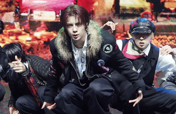 누에라 판, 눈빛 카리스마