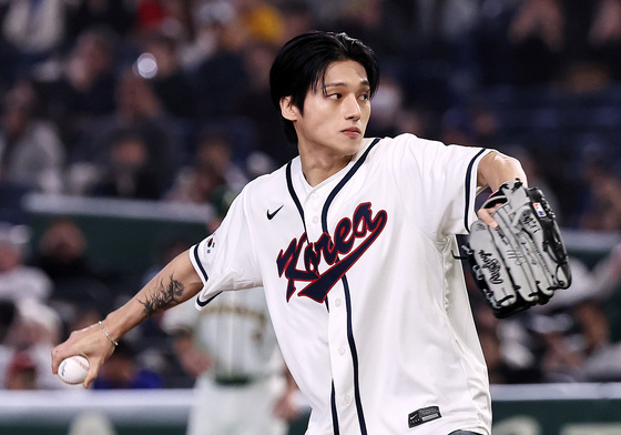 WBC 호주전 시구하는 에이티즈 우영