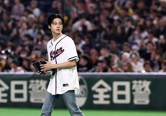 호주전 시구 나서는 에이티즈 우영