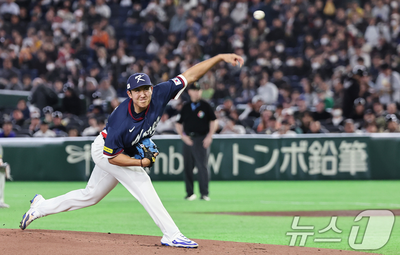 (도쿄=뉴스1) 구윤성 기자 = 9일 일본 도쿄돔에서 열린 2026 월드베이스볼클래식 조별리그 C조 대한민국과 호주의 경기. 대한민국 선발투수 손주영이 역투하고 있다.  2026. …